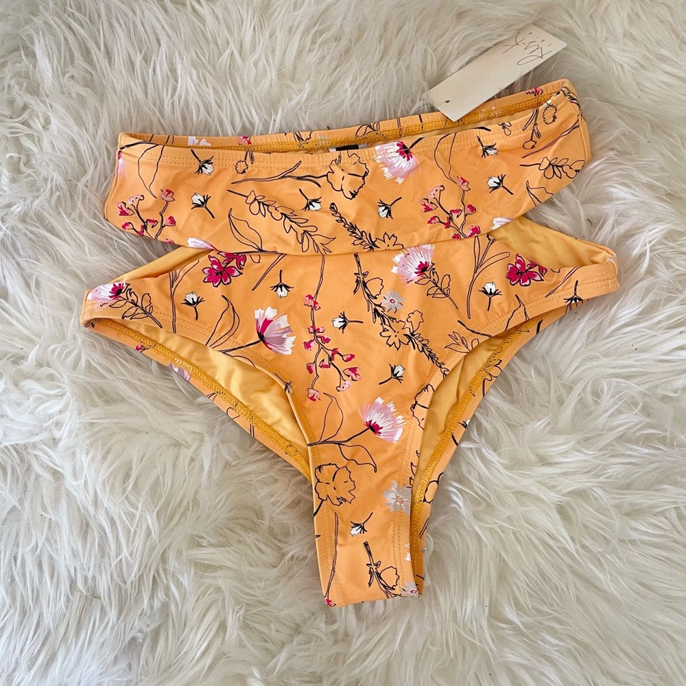 NWT High Waisted Cut Out Floral Swim Bottom Bikini Size Small